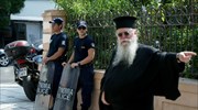 Θεσσαλονίκη: Αντιεξουσιαστές εισέβαλαν στη Μητρόπολη και πέταξαν φέιγ βολάν