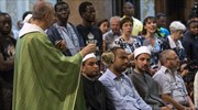 Μουσουλμάνοι συμμετείχαν σε λειτουργίες στη Γαλλία και την Ιταλία μετά την δολοφονία του ιερέα