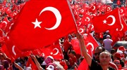 Σε εξέλιξη η ιστορική διαδήλωση "υπέρ της Δημοκρατίας" στην Τουρκία