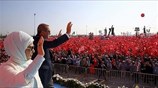 Αποθέωση Ερντογάν στην γιγαντιαία συγκέντρωση της Κωνσταντινούπολης