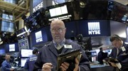 Oριακές απώλειες στη Wall Street