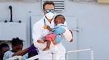 Ιταλία: Εκατοντάδες πρόσφυγες και μετανάστες διασώθηκαν στη Μεσόγειο