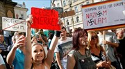 Τσεχία: Άνδρας επιχείρησε να εμποδίσει την αυτοκινητοπομπή της Μέρκελ