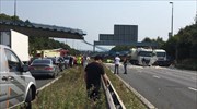 Κατέρρευσε πεζογέφυρα στο Κεντ της Αγγλίας
