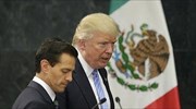 Ο Τραμπ επανέλαβε τα περί τείχους στα σύνορα κατά την επίσκεψή του στο Μεξικό