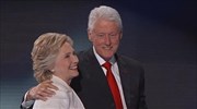 ΗΠΑ: Μπιλ, Τσέλσι και Μπαράκ «τρέχουν» την εκστρατεία της Χίλαρι Κλίντον