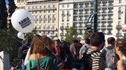 Συγκέντρωση αναπληρωτών και ωρομίσθιων εκπαιδευτικών έξω από τη Βουλή