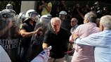 Ελλάδα: Θύελλα αντιδράσεων για τη ρίψη δακρυγόνων κατά συνταξιούχων