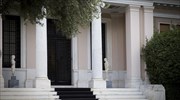 Μαξίμου: Ας αποφασίσουν αν τους εκφράζει ο Χατζηδάκης ή ο Κουμουτσάκος