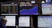 Με το «βλέμμα» στις κάλπες η Wall Street