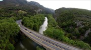 Στην κυκλοφορία η εθνική οδός στα Τέμπη