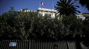 Καταδικάζει η κυβέρνηση την επίθεση στη γαλλική πρεσβεία