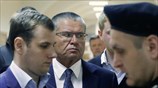 Ρωσία: Ανοίγει ο κύκλος των υπόπτων για την δωροδοκία