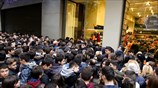 Ουρές στα καταστήματα για τη «Βlack Friday»