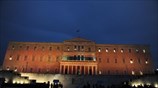 Πορτοκαλί φωταγωγήθηκε η Βουλή