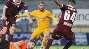 Super League: «Όρθια» με 10 παίκτες η Λάρισα στην Τρίπολη (1-1)
