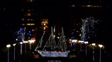 Άναψε το χριστουγεννιάτικο καράβι στο Σύνταγμα