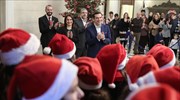 Έψαλαν τα κάλαντα στον Αλ. Τσίπρα
