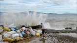 Πλήττει τις Φιλιππίνες ο τυφώνας Νοκ-Τεν