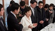 Ν. Κορέα: Η πρόεδρος αρνήθηκε δημοσίως εμπλοκή της σε σκάνδαλο διαφθοράς