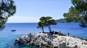 Η Σκόπελος ανάμεσα στα νησιά - «κρυμμένους παραδείσους» του T+L