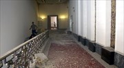 Κομμάτι από το βομβαρδισμένο κοινοβούλιο στέλνει η Τουρκία μαζί με τις ευχές