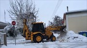 Συνεχίζεται η χιονόπτωση στον νομό Λάρισας