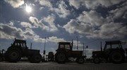 Αγρότες έκλεισαν την Ε.Ο. Πατρών - Πύργου, στο ύψος της Αμαλιάδας
