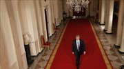 To Spiegel υπερασπίζεται το εξώφυλλο με τον «αποκεφαλιστή» Τραμπ