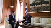 Σε εξέλιξη η συνάντηση Αλ. Τσίπρα - Δ. Αβραμόπουλου