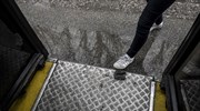 Φθορές σε ακυρωτικό μηχάνημα λεωφορείου στην Κάνιγγος
