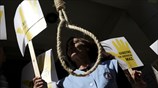Διαμαρτυρία εργολαβικών εργαζομένων νοσοκομείων έξω από το υπ. Υγείας