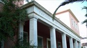 Επίθεση νεαρών κατά ΜΑΤ έξω από το Πάντειο
