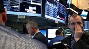 Μικρές απώλειες στη Wall Street