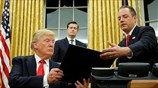 ΗΠΑ: Ξεκίνησε το «ξήλωμα» του Obamacare