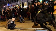 Ρότερνταμ: Εκατοντάδες Τούρκοι διαδηλωτές έξω από το τουρκικό προξενείο