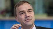 Στράουχ: Οι καθυστερήσεις βλάπτουν την οικονομία