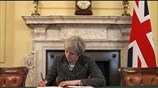 Brexit: Η Μέι ενημερώνει με επιστολή ότι ενεργοποιεί το Άρθρο 50