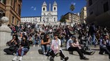 Απολαμβάνοντας τη λιακάδα στη Ρώμη