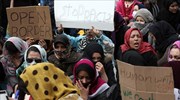 Λέσβος: Κατάληψη κεντρικού δρόμου από μετανάστες