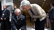 Handelsblatt: Η διαμάχη ΔΝΤ - Σόιμπλε βλάπτει την Ελλάδα