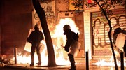 Νέες επιθέσεις κατά διμοιριών των ΜΑΤ στα Εξάρχεια