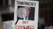 ΗΠΑ: Διαδηλώσεις με αίτημα να δοθούν στη δημοσιότητα οι φορολογικές δηλώσεις του Τραμπ