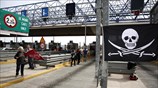 Σήκωσαν τις μπάρες στα διόδια Ελευσίνας