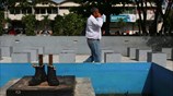 Καταστροφή αγάλματος του Τσάβες στη Βενεζουέλα 