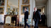 Στις Βερσαλλίες ο Πούτιν για συνομιλίες με τον Μακρόν