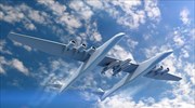 Stratolaunch: Το μεγαλύτερο αεροπλάνο του κόσμου βγήκε για πρώτη φορά από το υπόστεγο