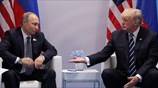 Τραμπ - Πούτιν: Αβρότητες στην πρώτη τους συνάντηση