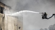 Δύο τραυματίες στην πυρκαγιά σε εργοστάσιο στα Οινόφυτα