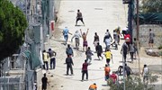 Συνεχίζονται οι συμπλοκές μεταναστών - αστυνομικών στη Μόρια
